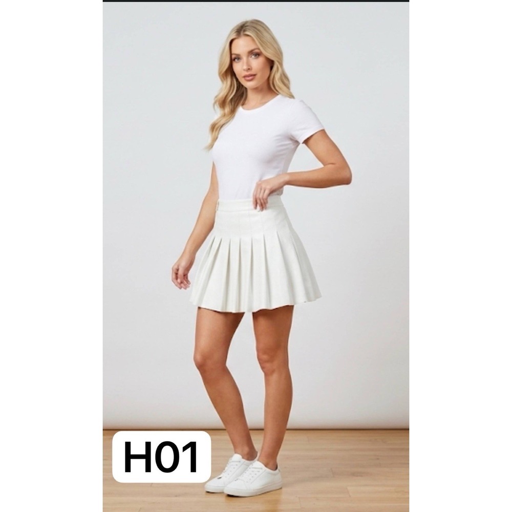 AKIRA Rio White Faux Leather Pleated Mini Skirt Medium Tennis Moto Festival